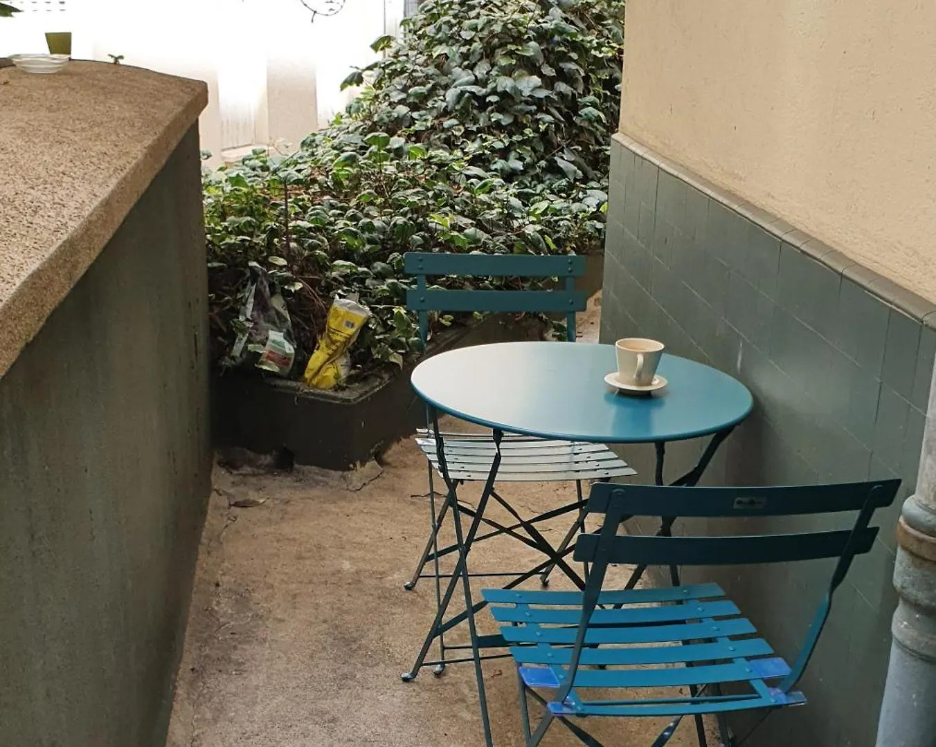 Paris Montmartre, Mairie Du 18E location